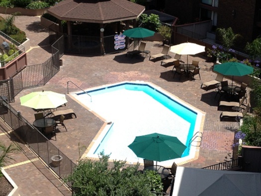 Pool & Jacuzzi Pool & Jacuzzi